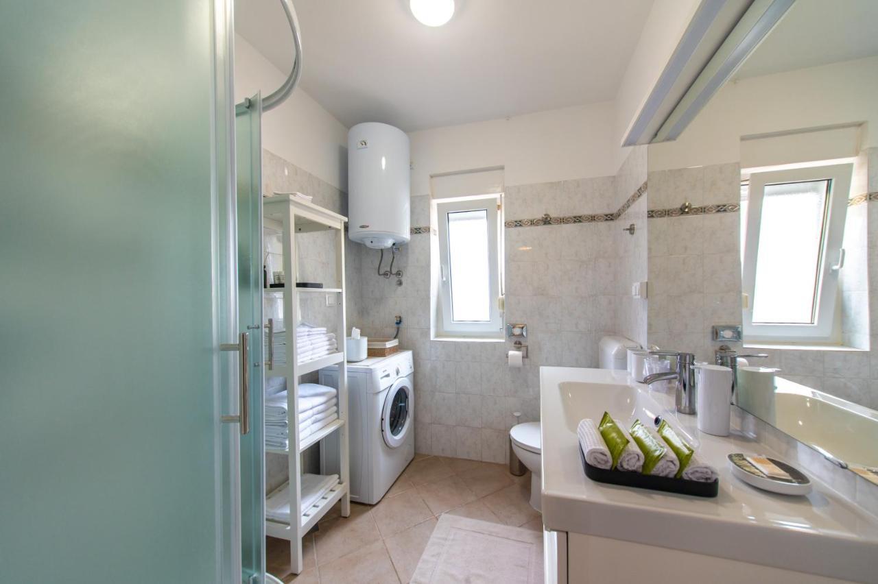Apartment Axelle 50 Meters To The Beach Banjole Exterior foto